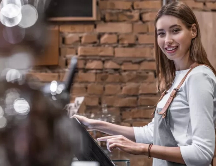 A escassez de mão de obra qualificada em bares, restaurantes e franquias de alimentação
